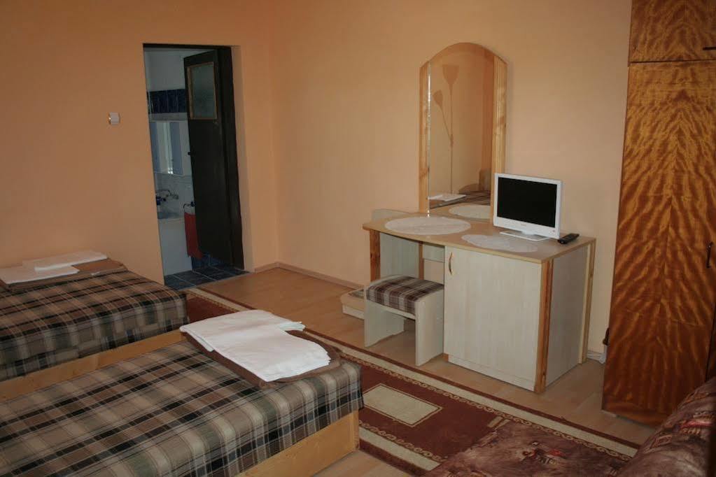 Guest House Edelvais Dve Mogili Exterior foto